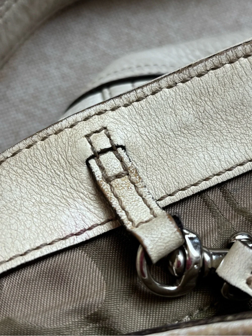 2005 Coach Cream Leather Shoulder Bag/hobo style